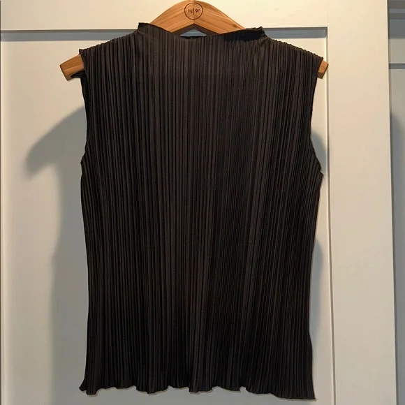 Rails Trea Sleeveless Plisse Top - Picture 8 of 8